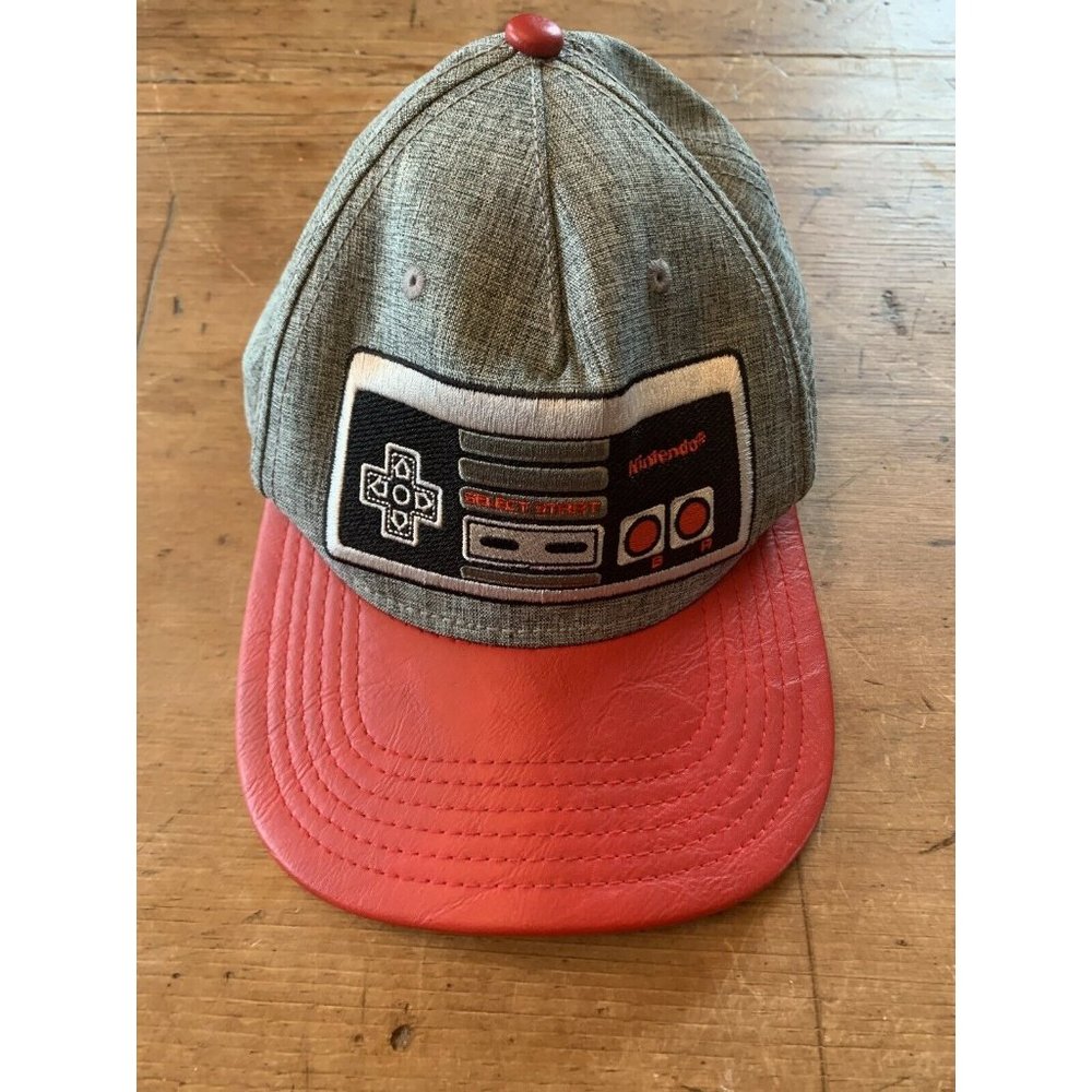 2017 Nintendo Snapback Cap Gray Red Hat